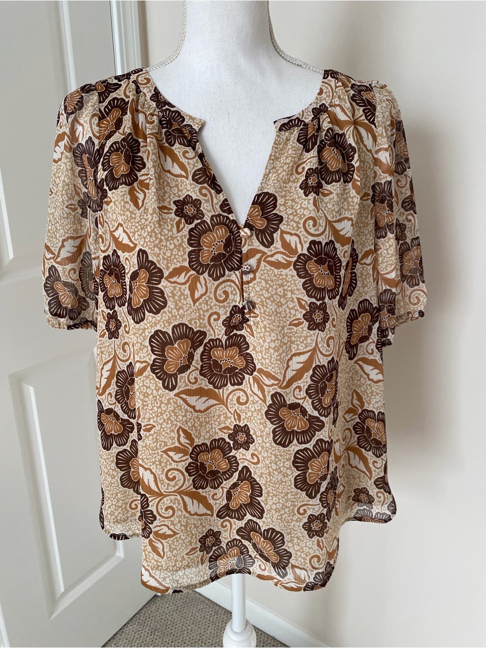 NWOT LOFT - Floral V-Neck Blouse (medium)
